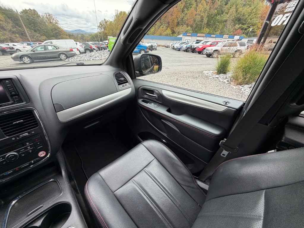 2019 Dodge Grand Caravan - $18,950