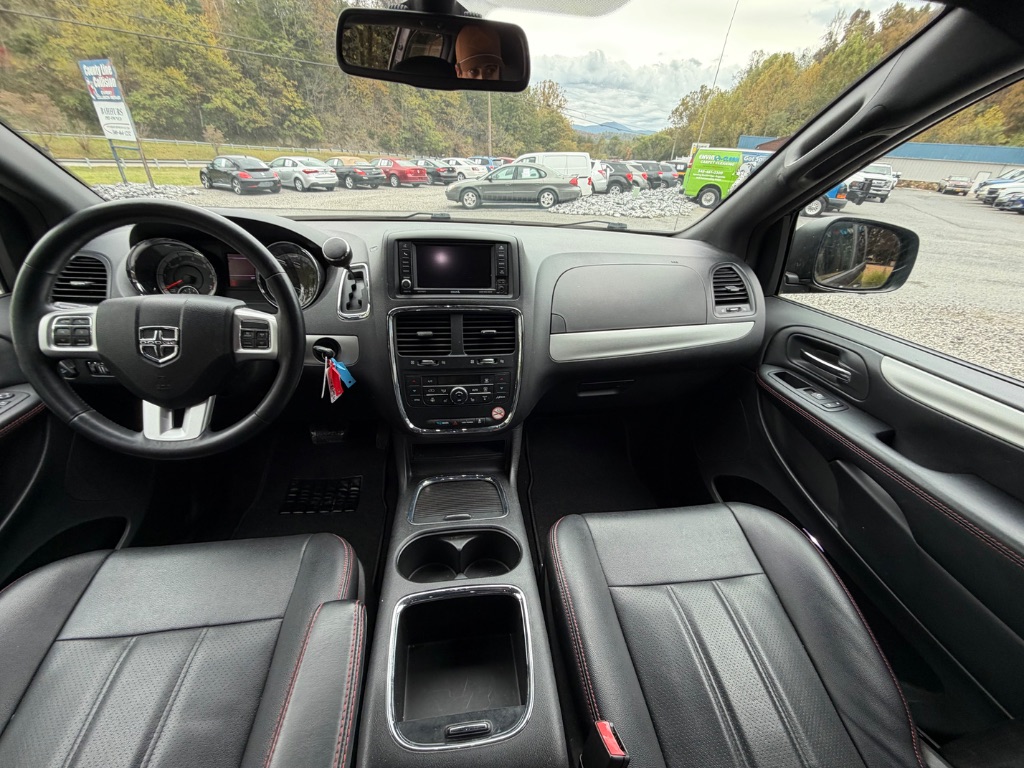 2019 Dodge Grand Caravan - $18,950