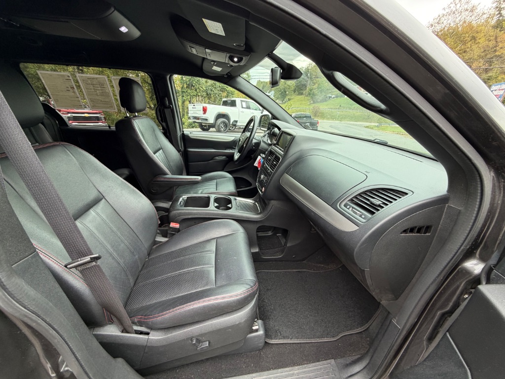 2019 Dodge Grand Caravan - $18,950