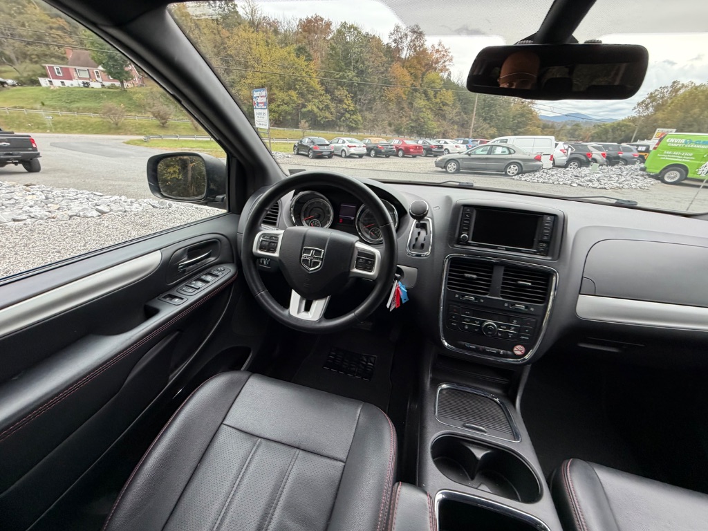 2019 Dodge Grand Caravan - $18,950