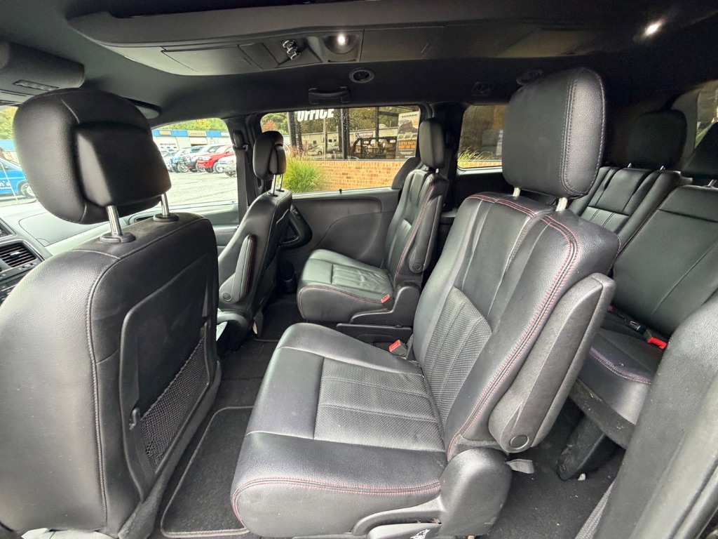 2019 Dodge Grand Caravan - $18,950