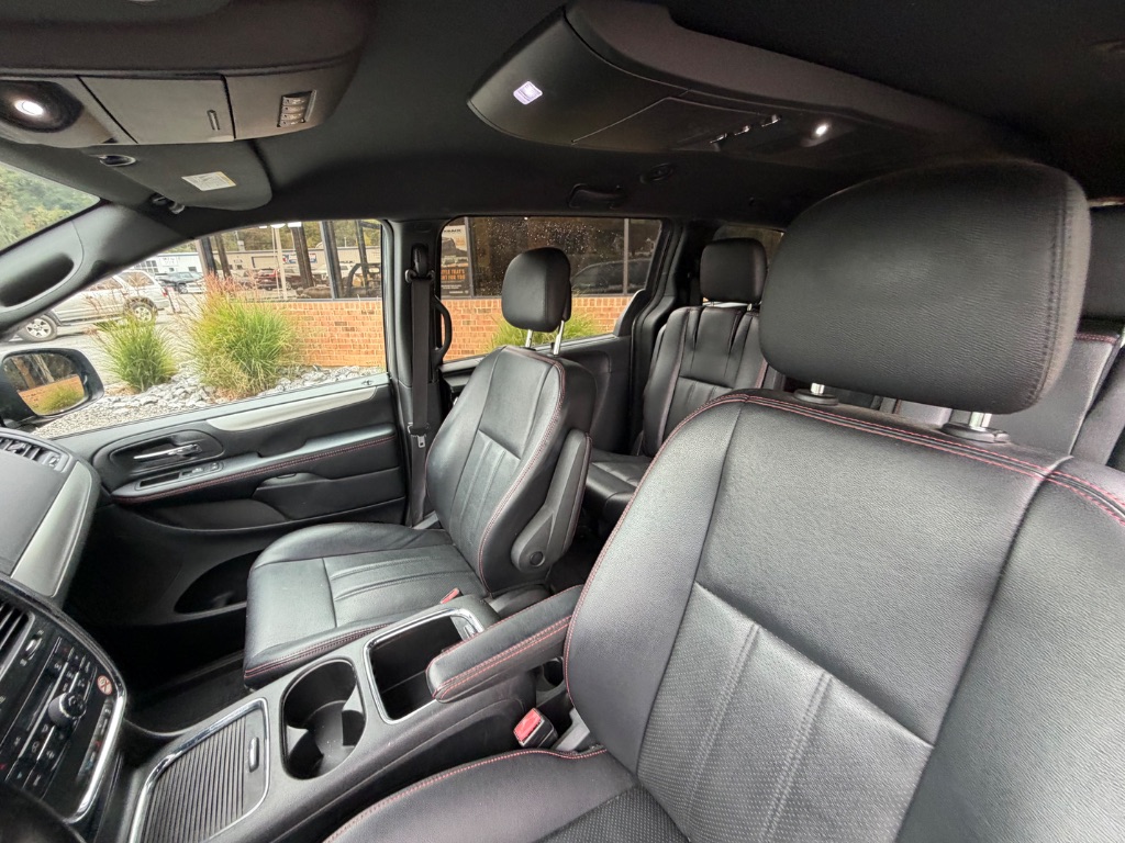 2019 Dodge Grand Caravan - $18,950