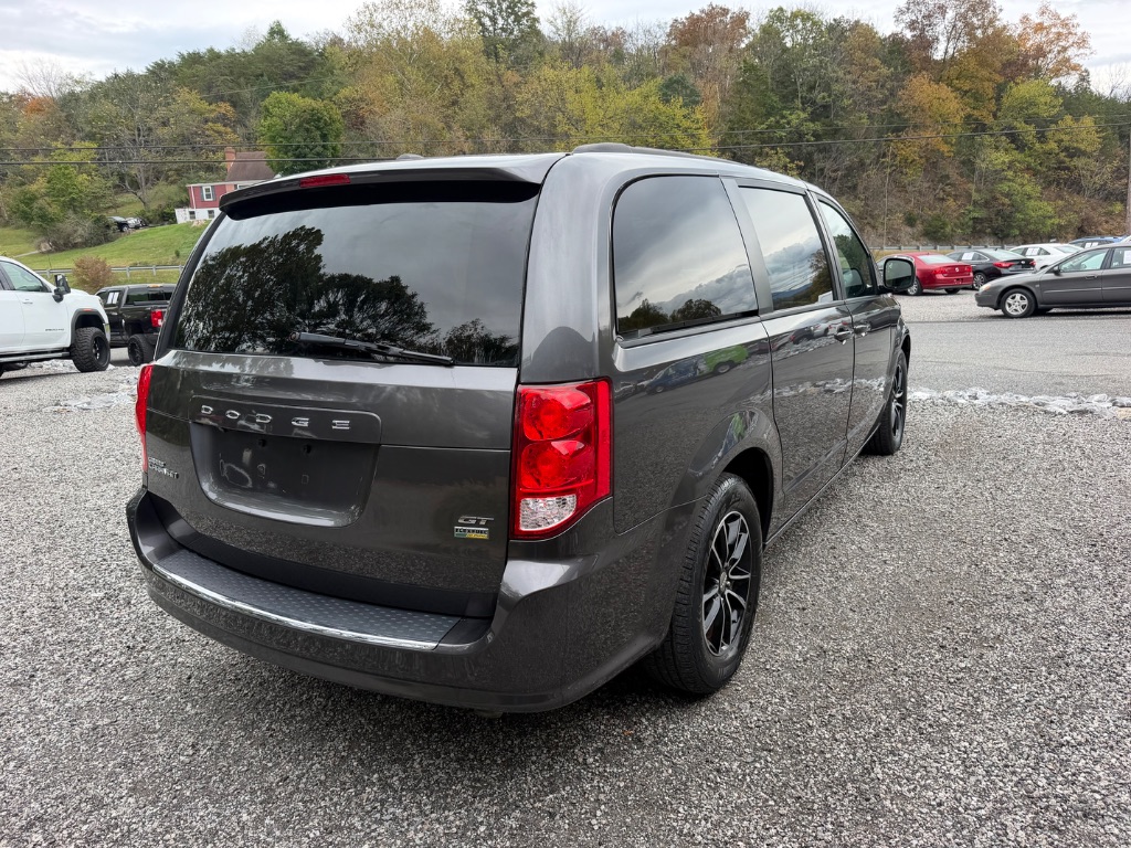 2019 Dodge Grand Caravan - $18,950