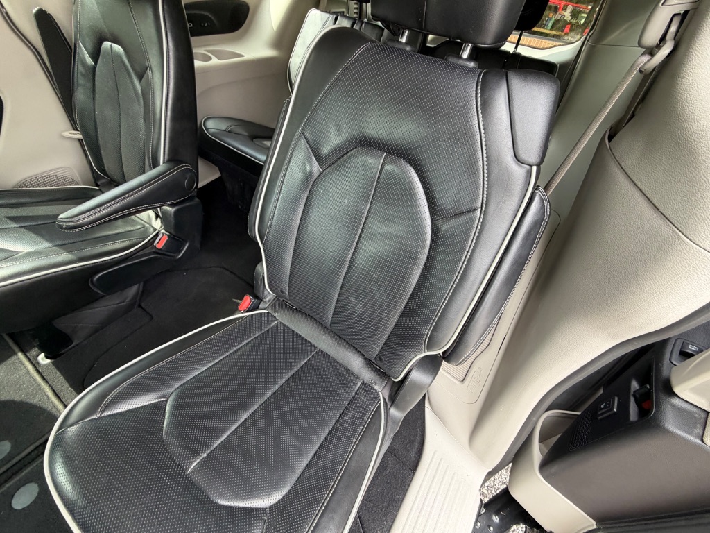 2022 Chrysler Pacifica - $25,950