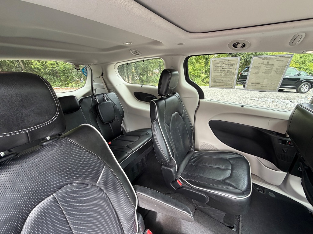 2022 Chrysler Pacifica - $25,950