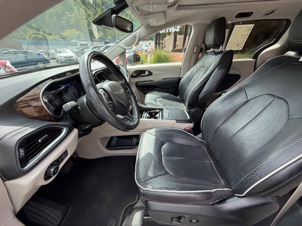 2022 Chrysler Pacifica - $25,950