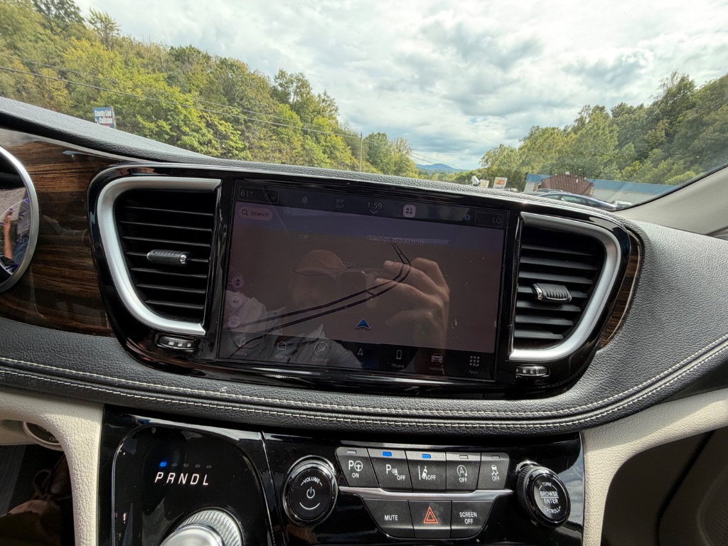2022 Chrysler Pacifica - $25,950