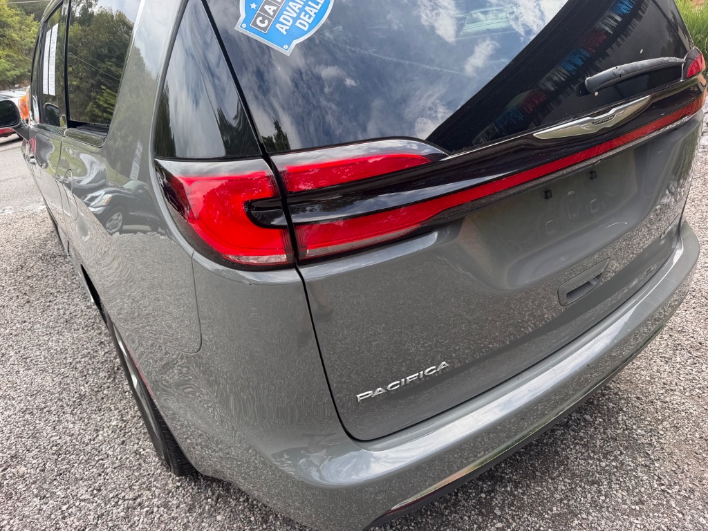 2022 Chrysler Pacifica - $25,950