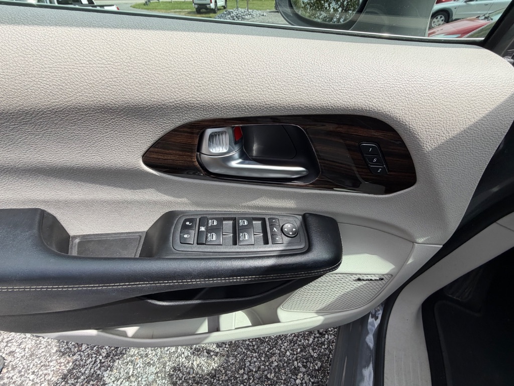 2022 Chrysler Pacifica - $25,950