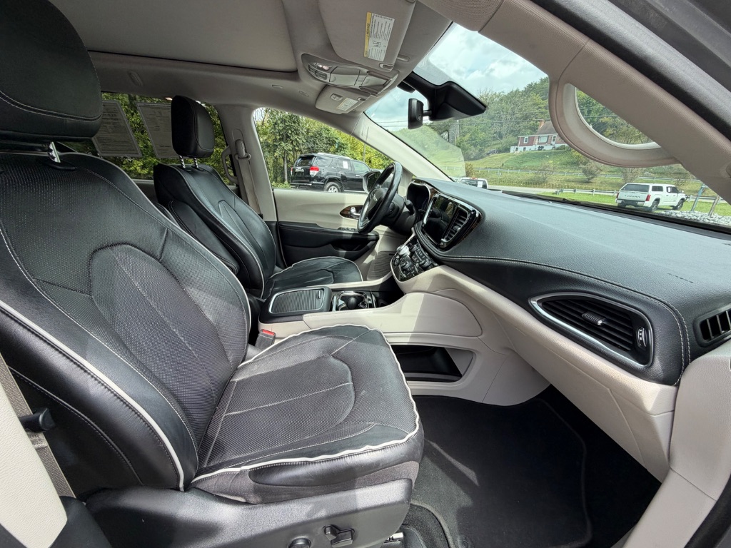 2022 Chrysler Pacifica - $25,950