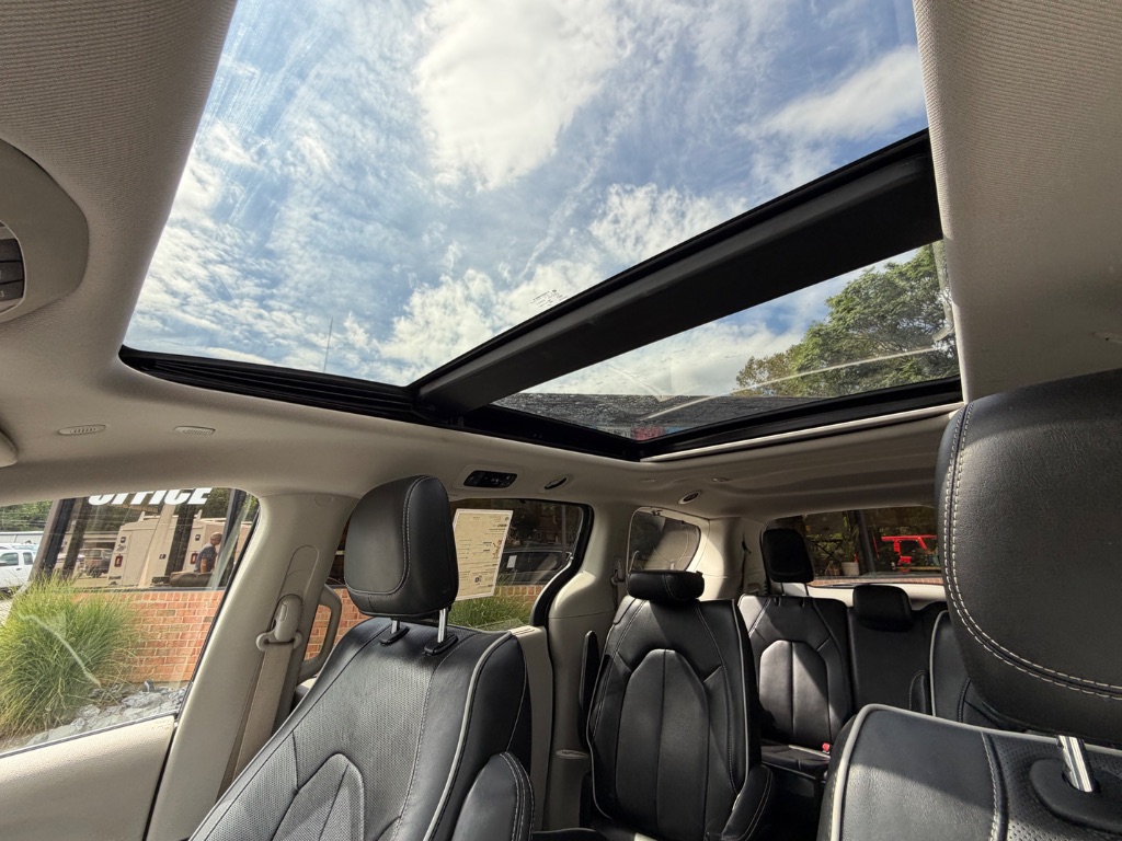 2022 Chrysler Pacifica - $25,950