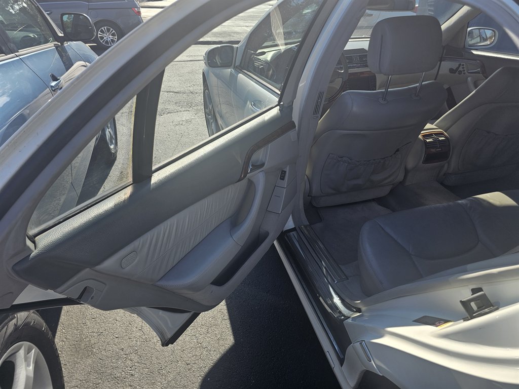 2006 Mercedes-Benz S-class - $10,479