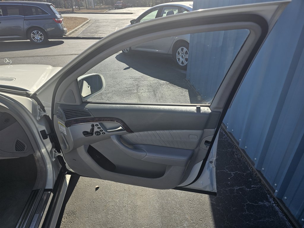 2006 Mercedes-Benz S-class - $10,479