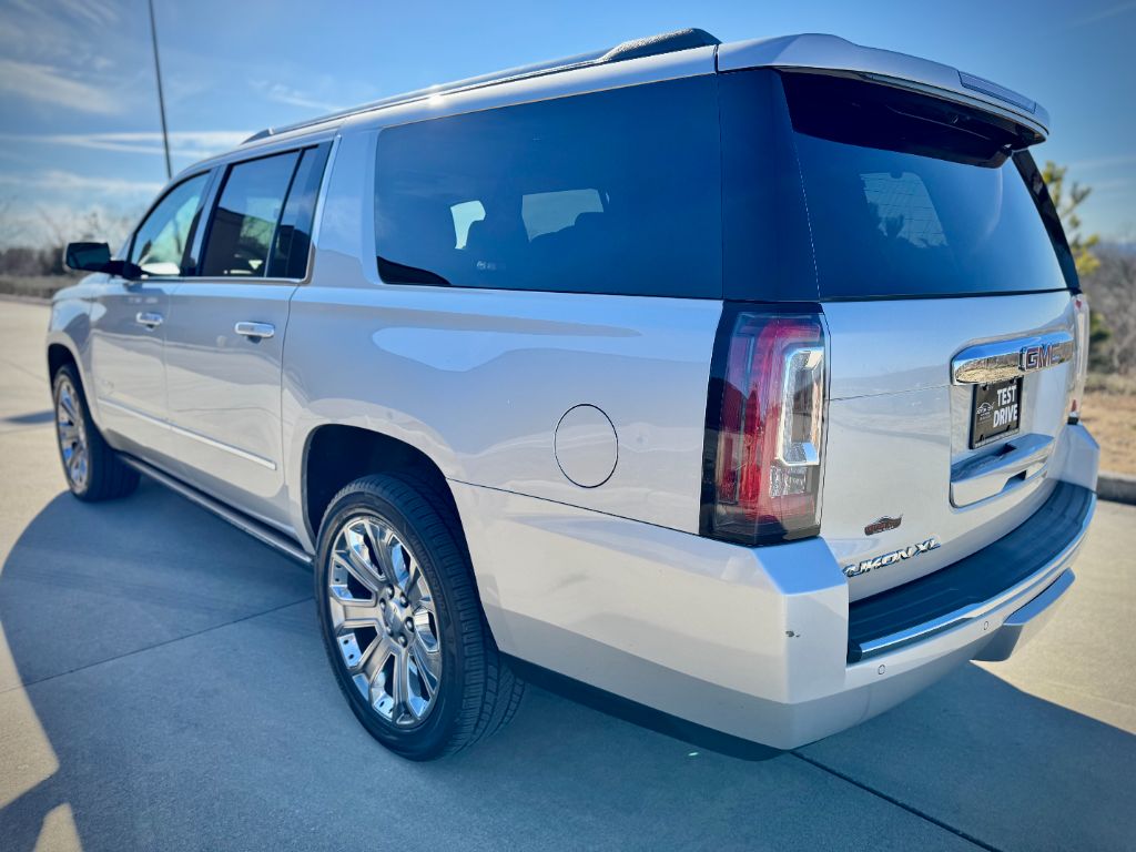2016 GMC Yukon XL 1500 Denali photo