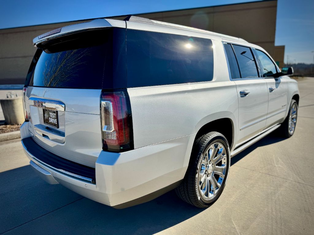 2016 GMC Yukon XL 1500 Denali photo