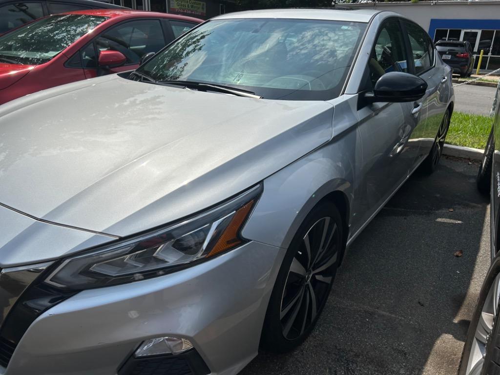 The 2019 Nissan Altima SR photos