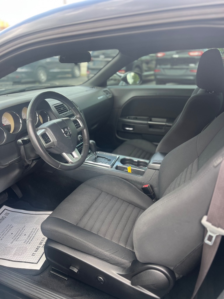 2014 Dodge Challenger SXT photo