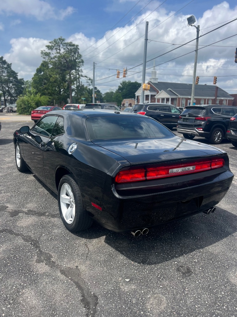 2014 Dodge Challenger SXT photo