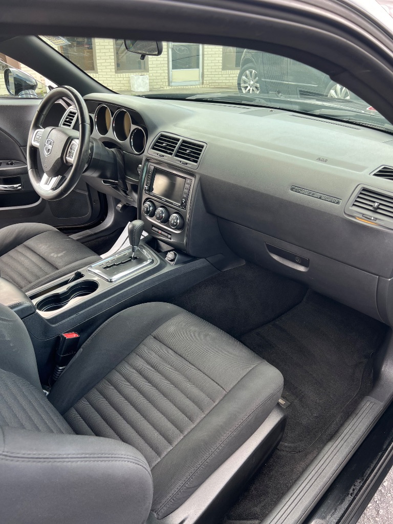 2014 Dodge Challenger SXT photo