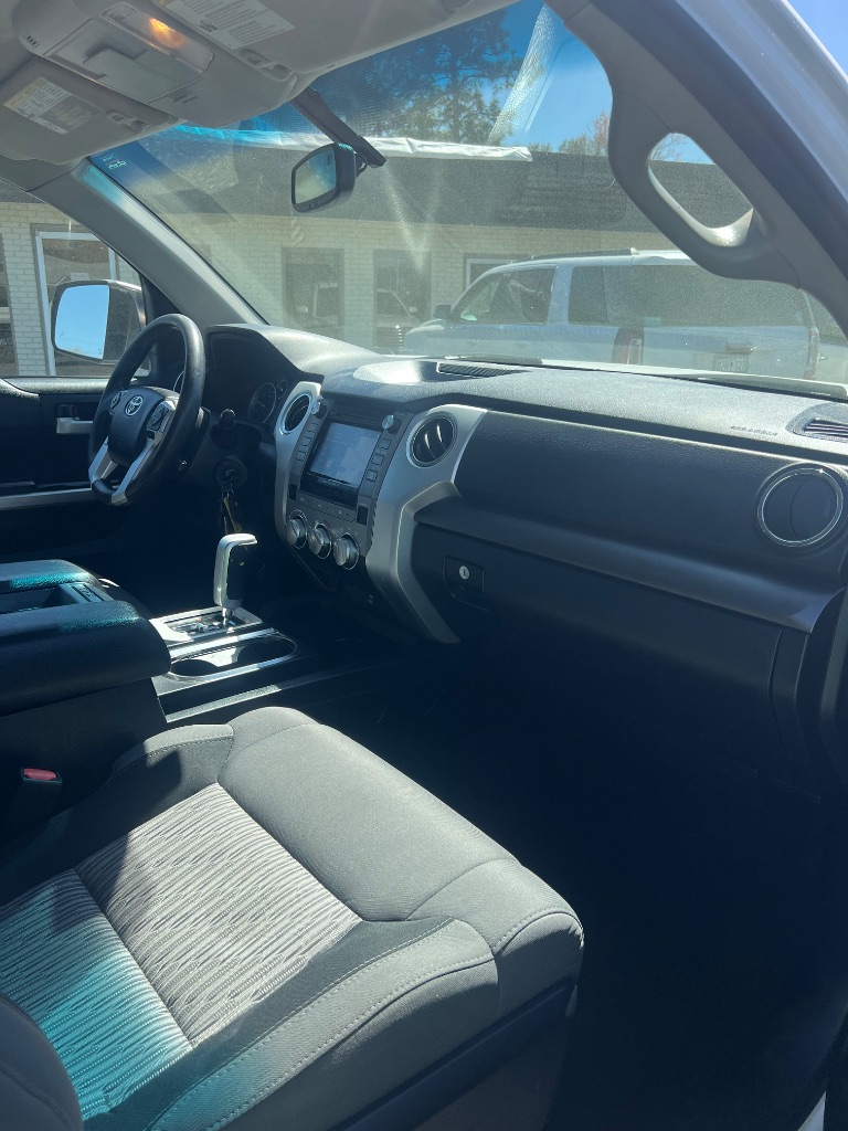 2017 Toyota Tundra SR5 photo