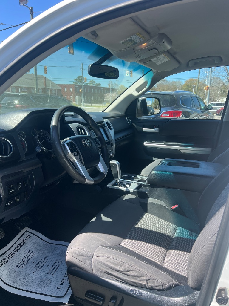 2017 Toyota Tundra SR5 photo