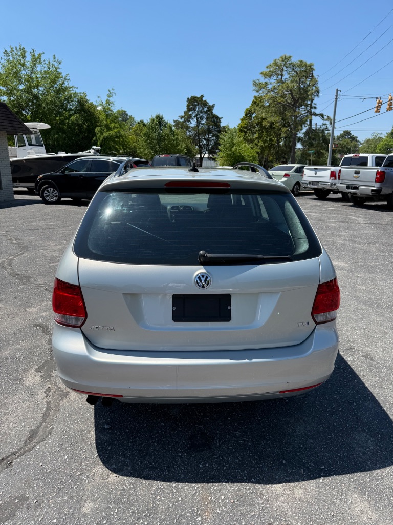 2011 Volkswagen Jetta - $7,950