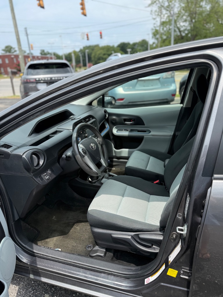 2013 Toyota Prius - $7,450
