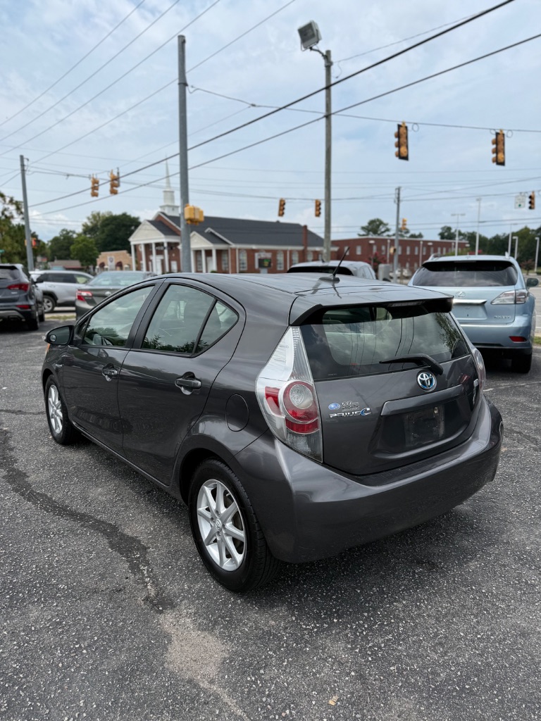 2013 Toyota Prius - $7,450