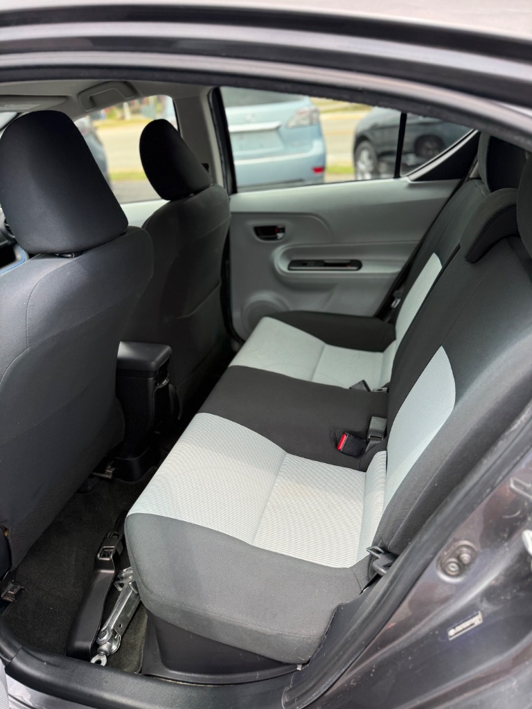 2013 Toyota Prius - $7,450