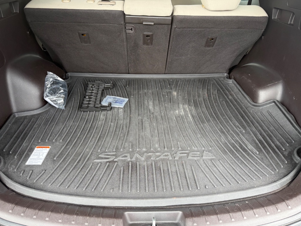 2017 Hyundai Santa Fe - $11,900