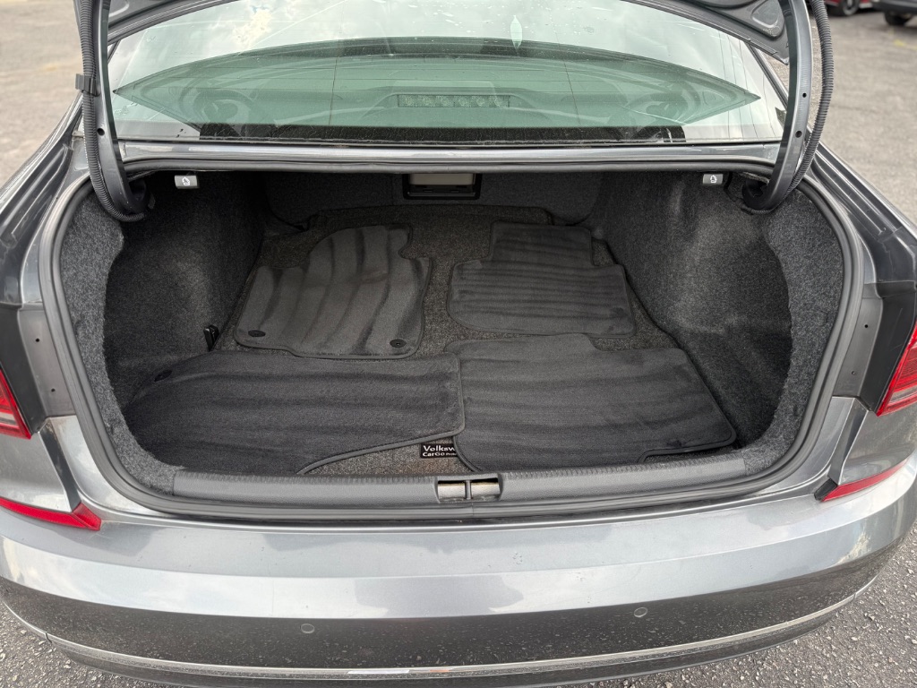 2017 Volkswagen Passat - $8,950