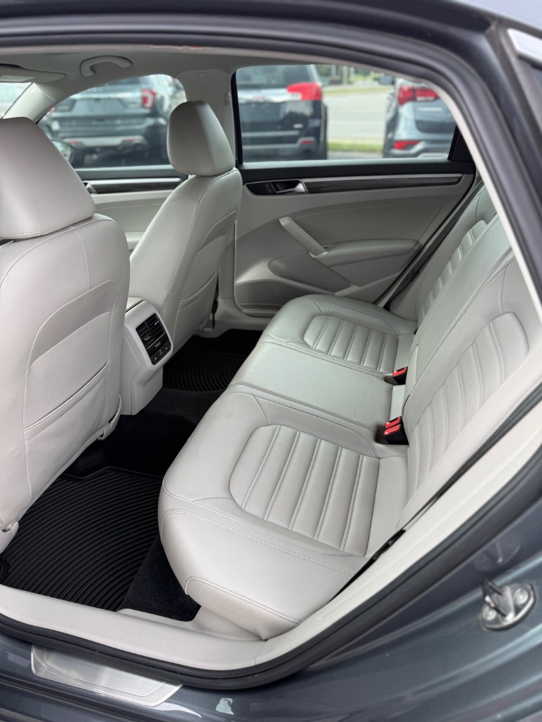 2017 Volkswagen Passat - $8,950