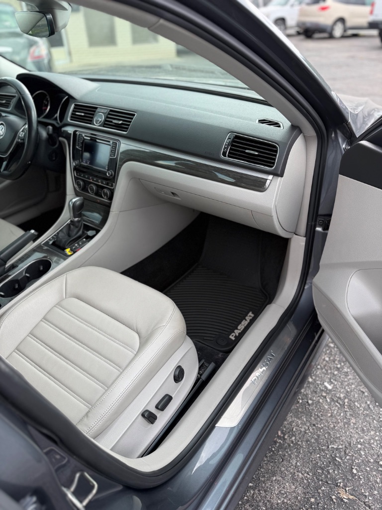 2017 Volkswagen Passat - $8,950