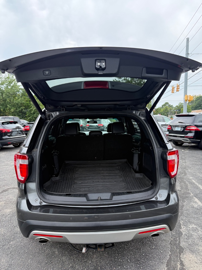 2016 Ford Explorer - $10,900