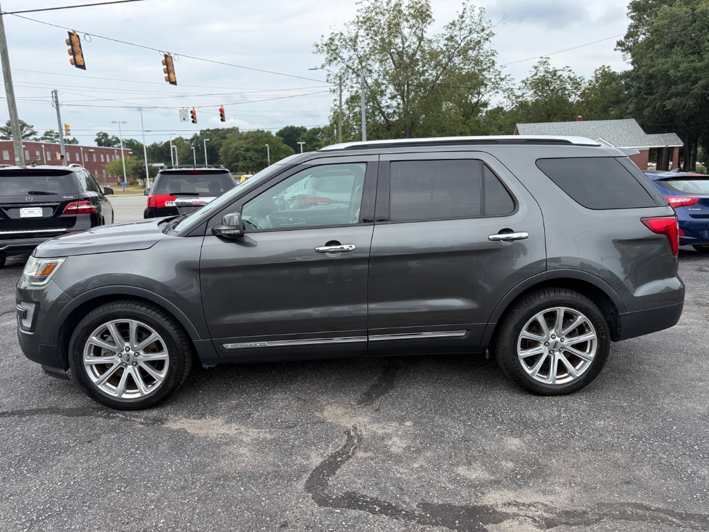 2016 Ford Explorer - $10,900