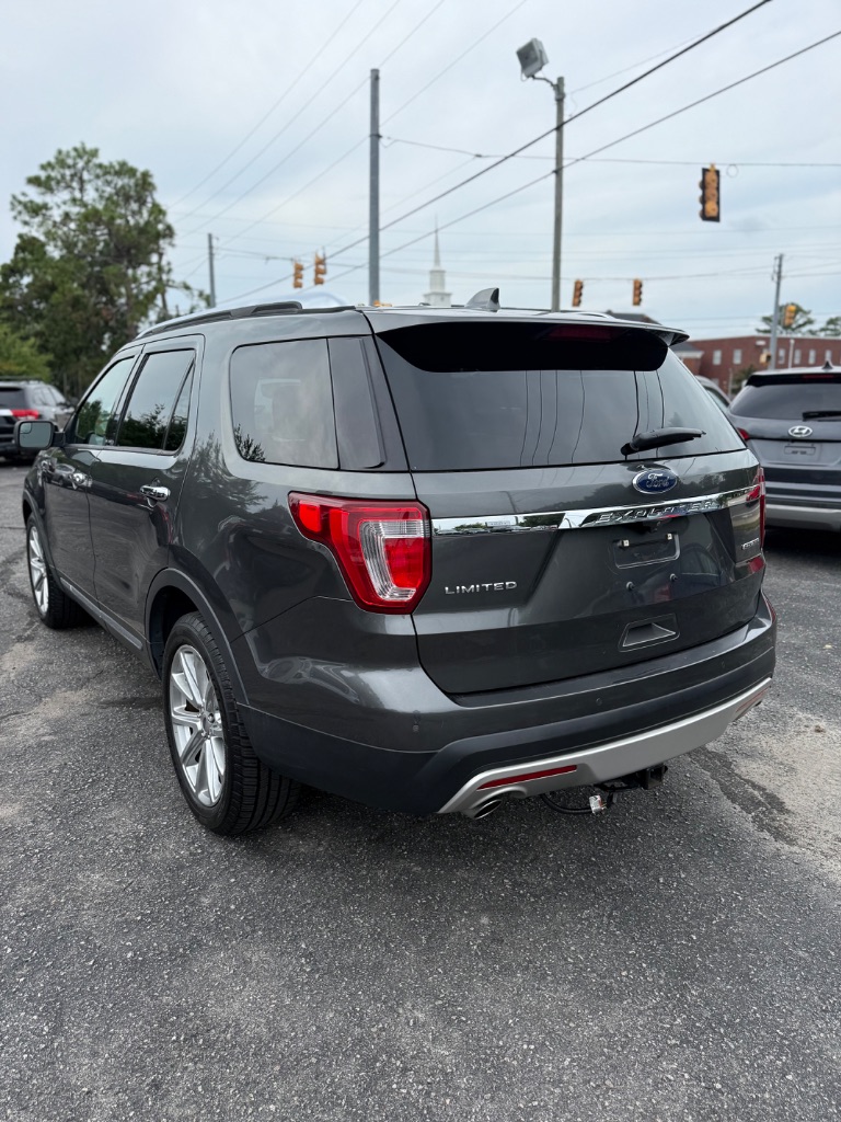 2016 Ford Explorer - $10,900