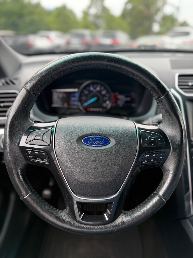 2016 Ford Explorer - $10,900