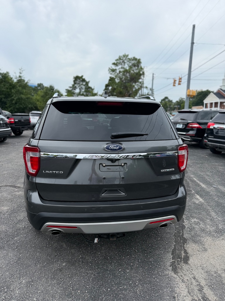 2016 Ford Explorer - $10,900