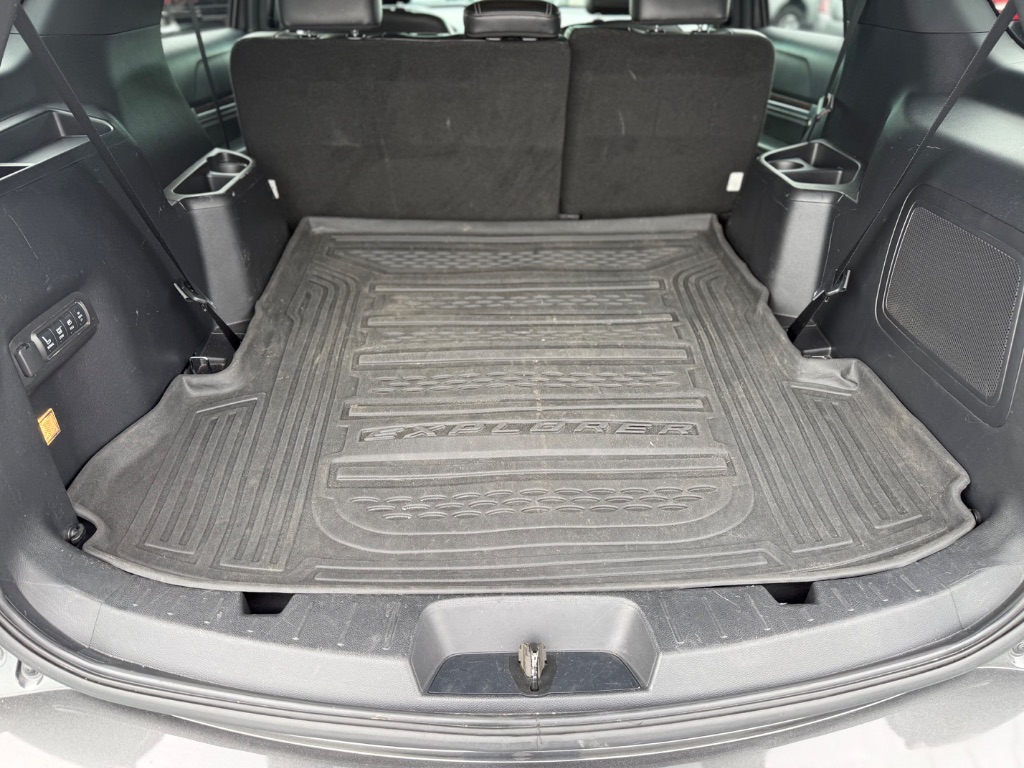 2016 Ford Explorer - $10,900