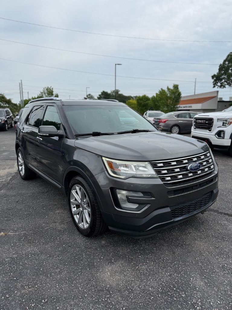 2016 Ford Explorer - $10,900