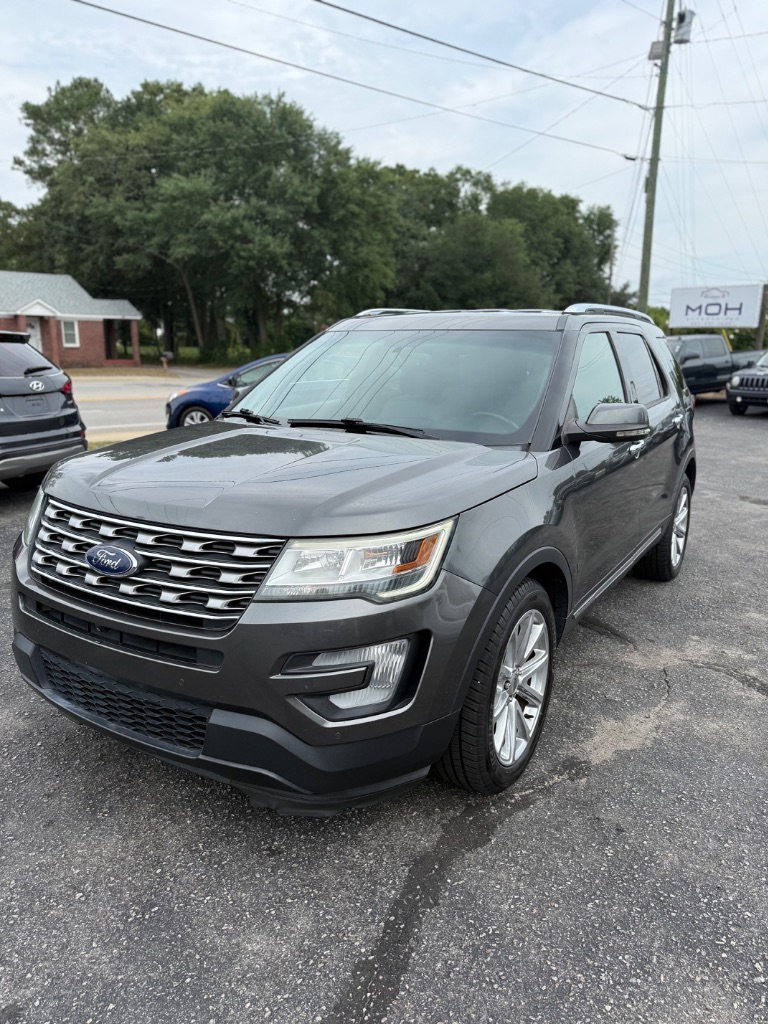 2016 Ford Explorer - $10,900