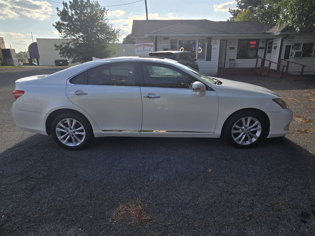 2010 Lexus ES - $7,700