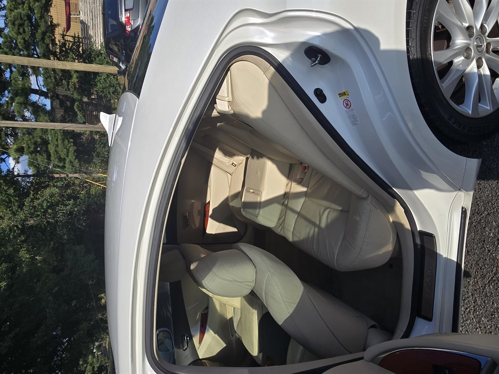 2010 Lexus ES - $7,700