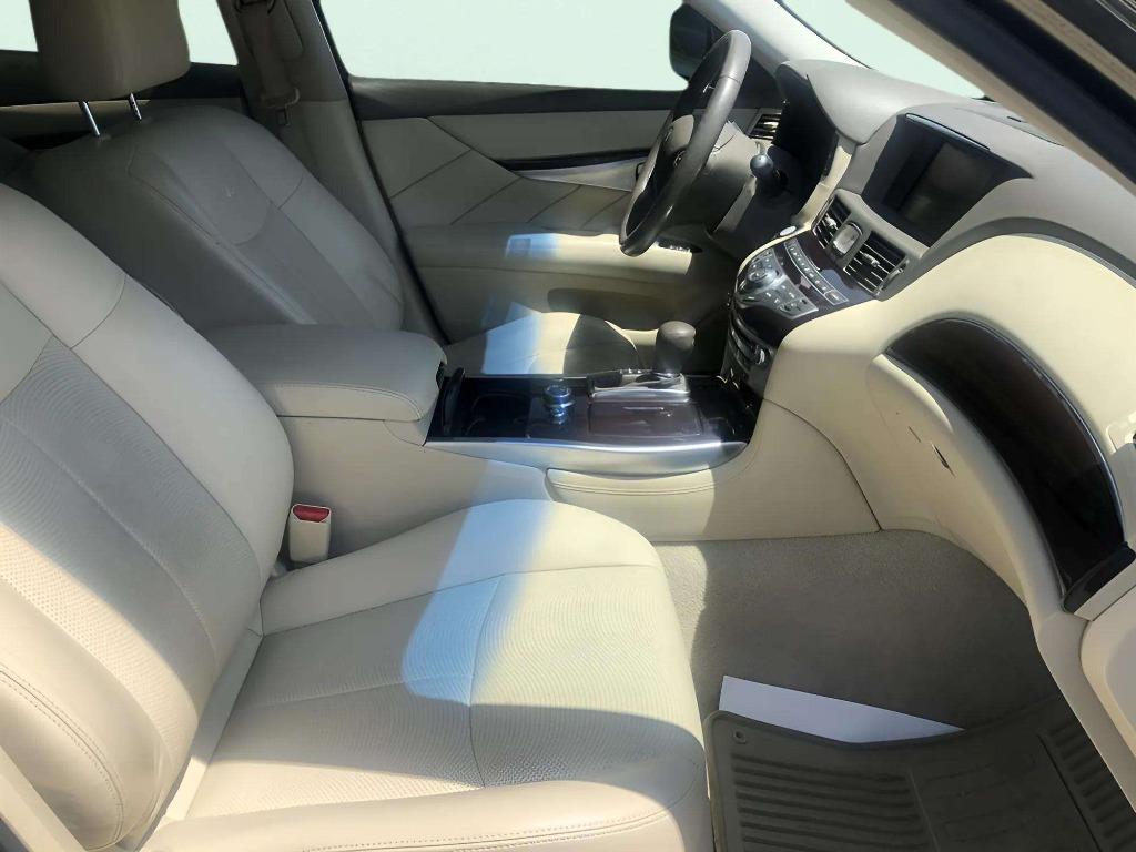 2013 INFINITI M - $14,995