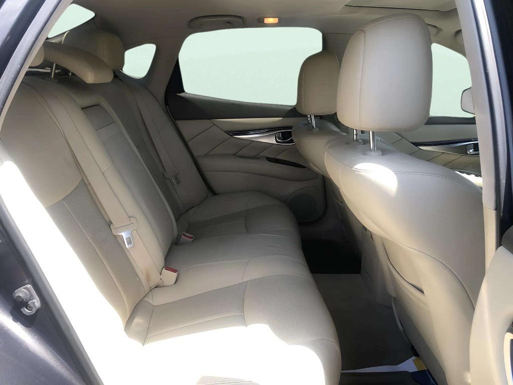 2013 INFINITI M - $14,995