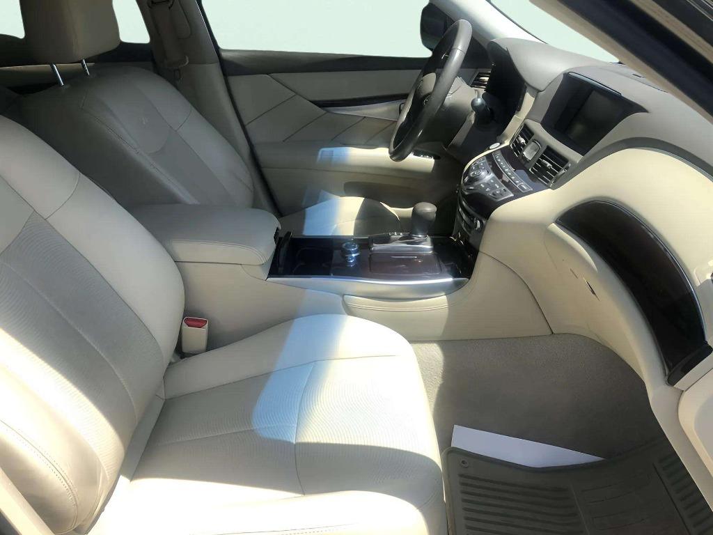 2013 INFINITI M - $14,995