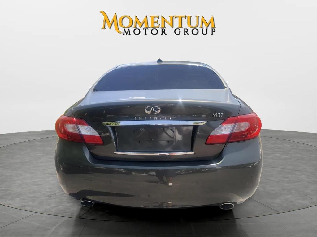 2013 INFINITI M - $14,995