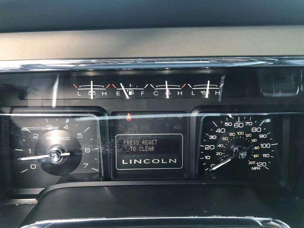2014 Lincoln Navigator - $19,995