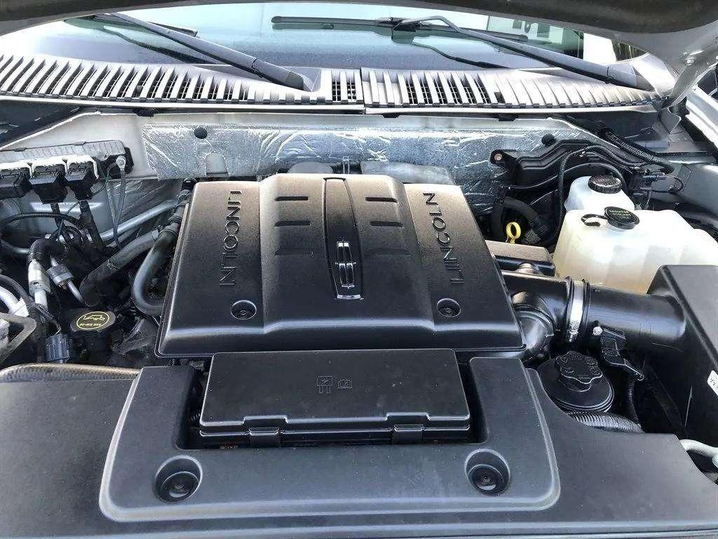 2014 Lincoln Navigator - $19,995