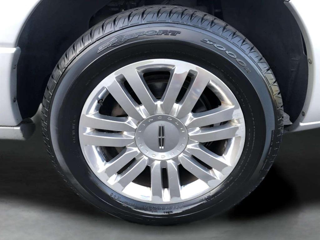 2014 Lincoln Navigator - $19,995